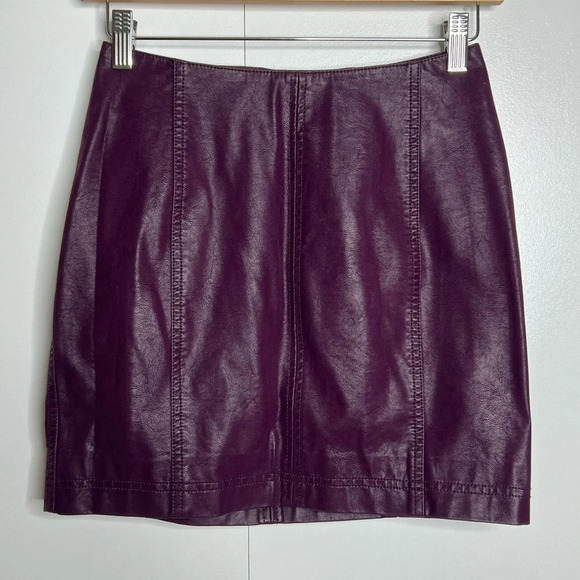 Free People - modern Femme Mini skirt in wine - size 2 - Picture 2 of 8
